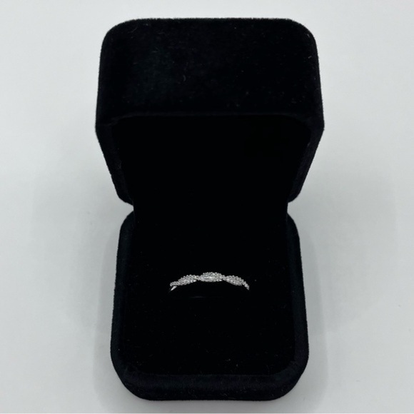 Jewelry - 0.20 CT Double Twist Natural Diamond Wedding Ring